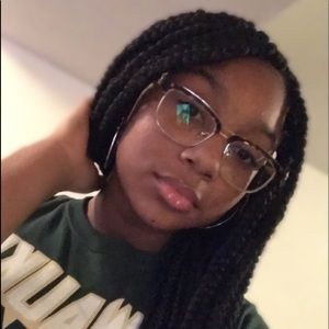 Meet your Posher, Adriana